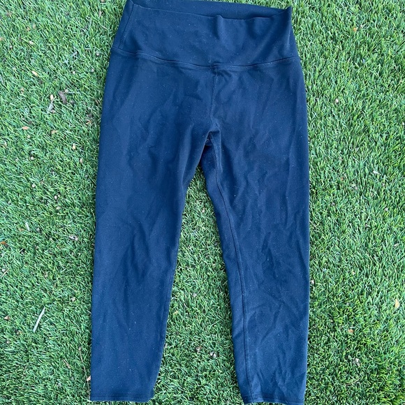 Alo Yoga Capri Leggings - Picture 4 of 5